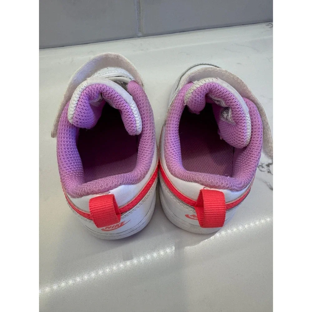 Nike adorable court